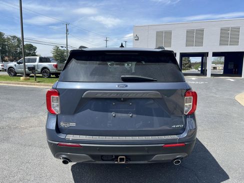 Certified 2021 Ford Explorer XLT w/ Equipment Group 202A image 4