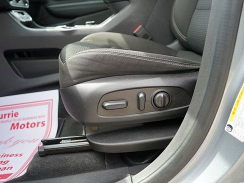 Used 2024 GMC Terrain SLE w/ Driver Convenience Package FWD image 12
