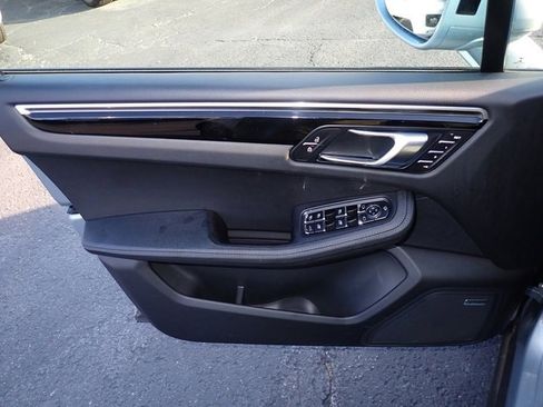 Used 2022 Porsche Macan image 20