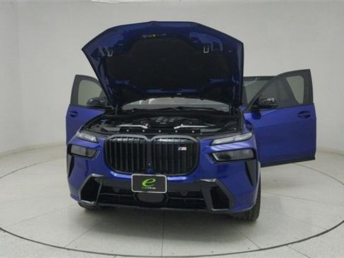 Used 2025 BMW X7 M60i image 10
