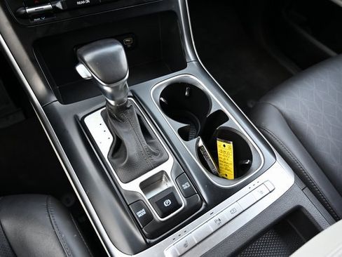 Used 2022 Kia Carnival LX image 19