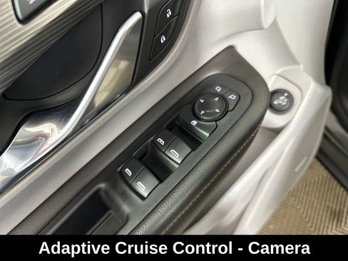 Used 2020 GMC Terrain SLT w/ Preferred Package image 16