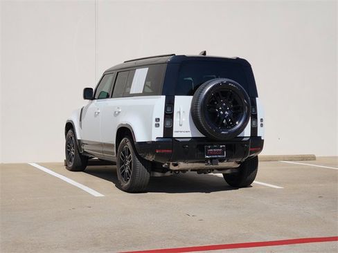 New 2026 Land Rover Defender 110 X-Dynamic SE image 3