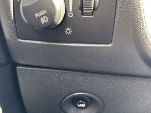 Used 2010 Dodge Challenger SE image 23