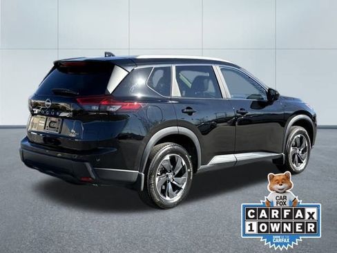 Used 2024 Nissan Rogue SV w/ SV Premium Package image 3