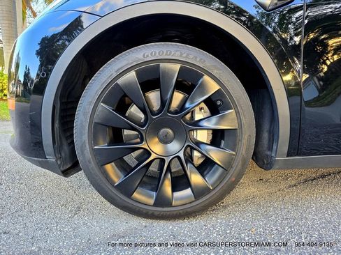 Used 2022 Tesla Model Y Long Range image 57