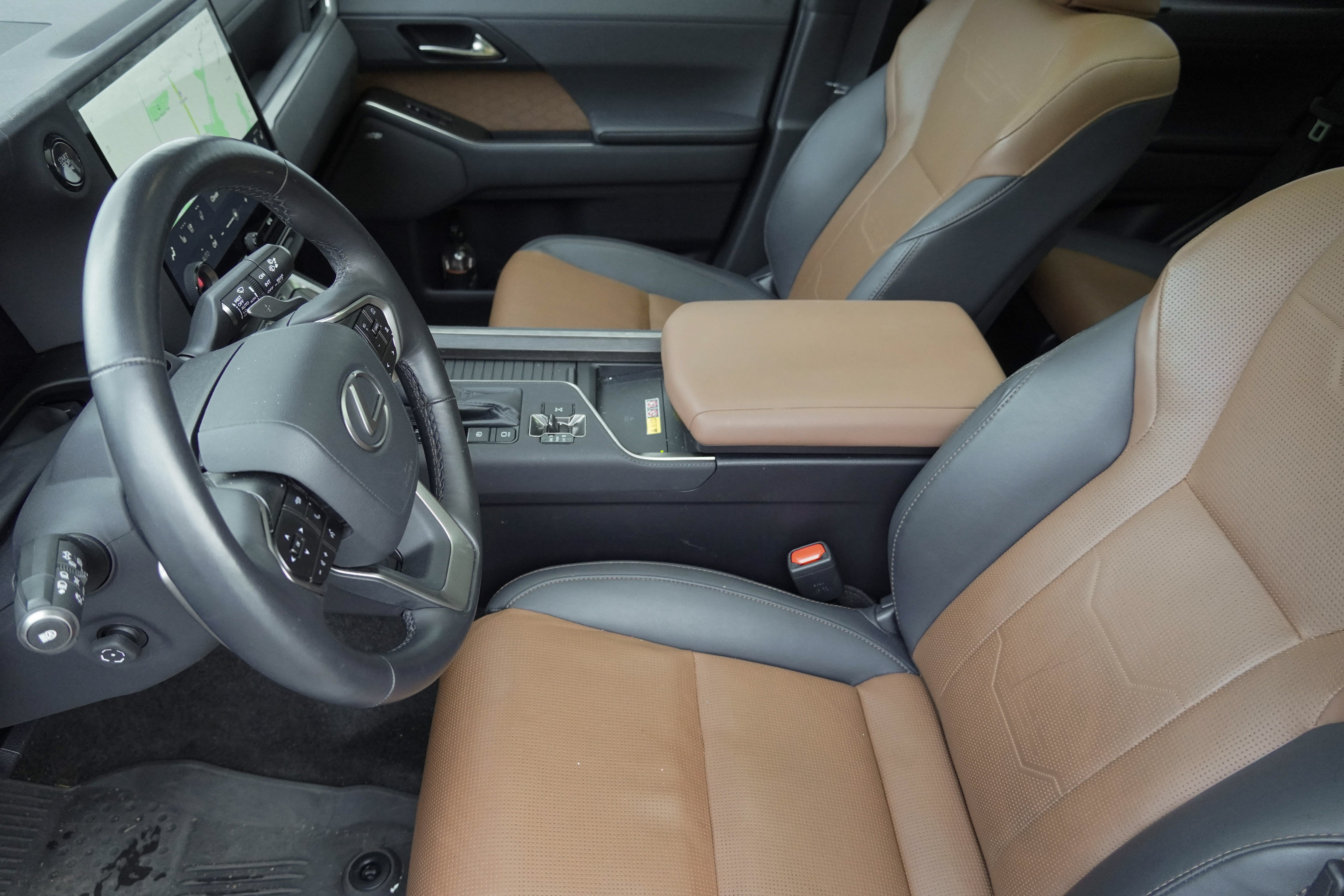 Used 2024 Lexus GX 550 w/ Accessory Package (Z1) AWD/4WD image 28