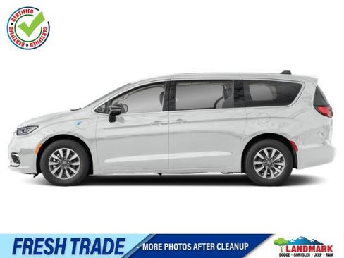 Used 2024 Chrysler Pacifica Limited FWD image 1