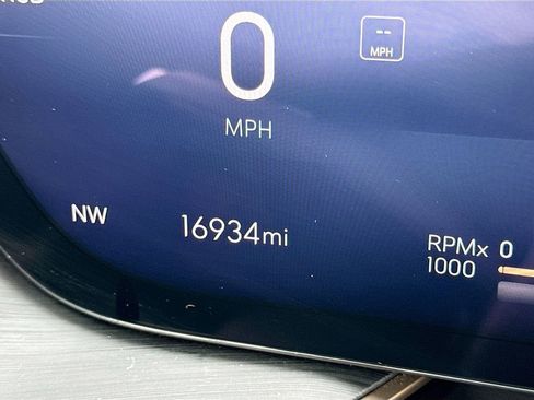 Used 2024 Buick Envision Avenir image 15