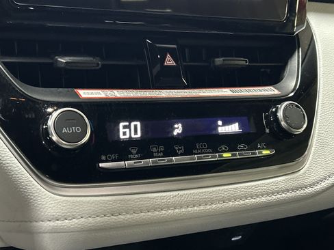 Used 2025 Toyota Corolla SE w/ Convenience Package FWD image 24