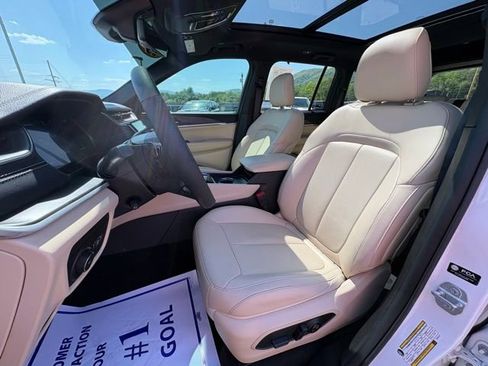 Used 2025 Jeep Grand Cherokee Limited w/ Luxury Tech Group II AWD/4WD image 31