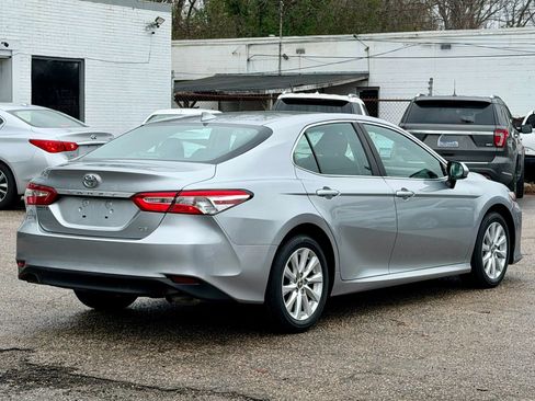 Used 2020 Toyota Camry LE image 6