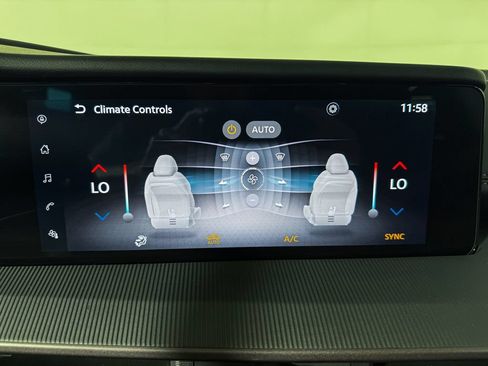 Certified 2025 Nissan Murano SV FWD image 29