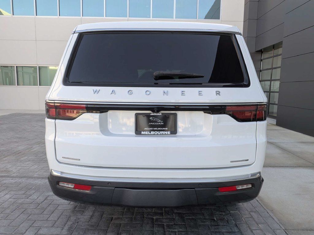 Used 2022 Jeep Wagoneer Series III w/ Premium Group I AWD/4WD image 4