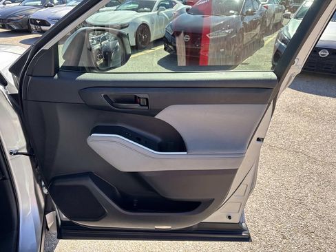 Used 2023 Toyota Highlander L image 14