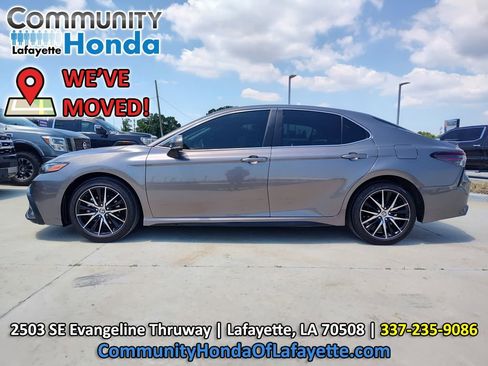 Used 2022 Toyota Camry SE FWD image 4