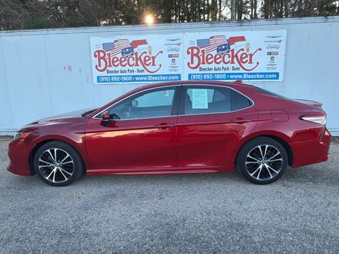 Used 2020 Toyota Camry SE w/ Convenience Package image 7