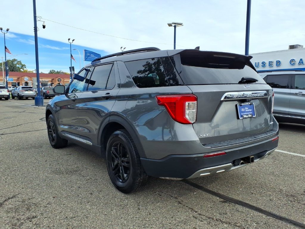 Certified 2021 Ford Explorer XLT w/ Equipment Group 202A AWD/4WD image 9