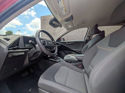 Used 2025 Kia Niro LX FWD image 15
