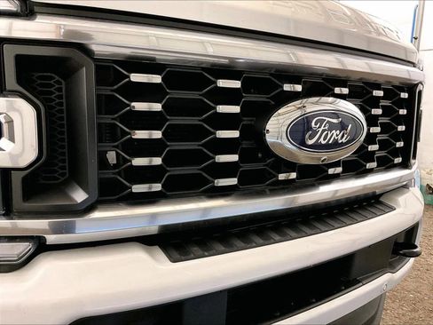 Certified 2025 Ford F450 Platinum w/ Platinum Plus Package AWD/4WD image 29