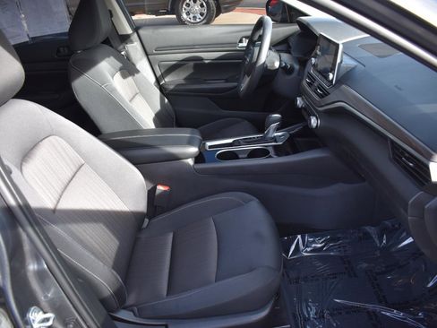 Used 2024 Nissan Altima 2.5 SV image 15