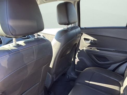 Used 2020 Chevrolet Trax LT w/ Redline Edition image 28