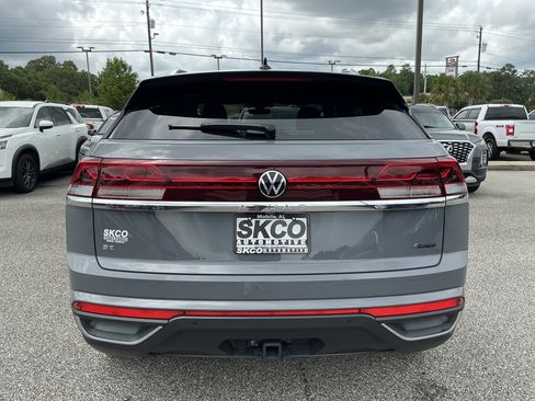 Used 2025 Volkswagen Atlas Cross Sport SE AWD/4WD image 3