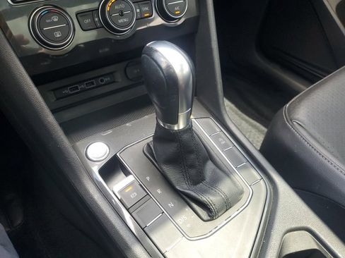 Used 2018 Volkswagen Tiguan SE image 30