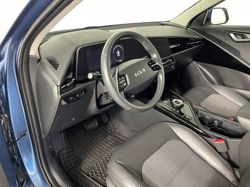 Certified 2023 Kia Niro Wind w/ Wind Preserve Package FWD image 3