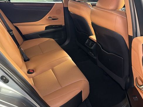 Certified 2022 Lexus ES 350 w/ Premium Package image 13