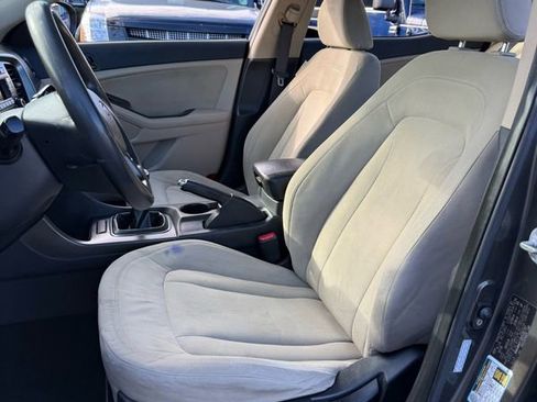 Used 2011 Kia Optima LX image 9