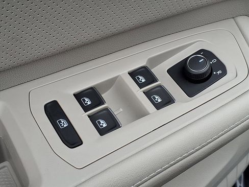 New 2026 Volkswagen Atlas SE image 10