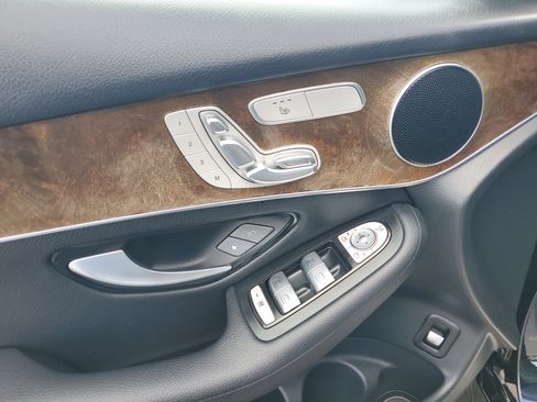 Used 2017 Mercedes-Benz GLC 300 4MATIC image 14