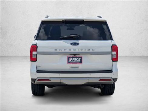 Used 2024 Ford Expedition XLT RWD image 7