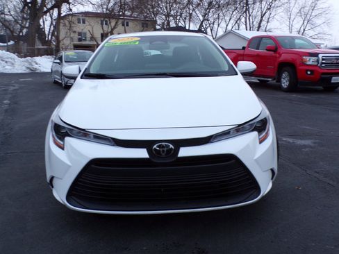 Used 2025 Toyota Corolla LE image 28