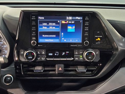 Used 2021 Toyota Highlander XSE FWD image 16