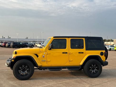 Used 2019 Jeep Wrangler Unlimited Sahara AWD/4WD image 9