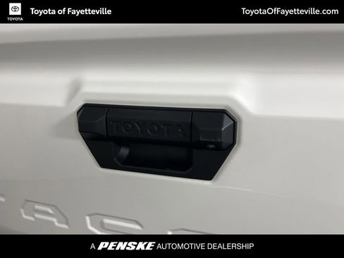 Used 2025 Toyota Tacoma SR5 AWD/4WD image 10