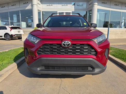 Used 2021 Toyota RAV4 LE AWD/4WD image 2