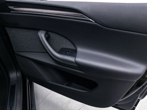 Used 2022 Tesla Model X image 32