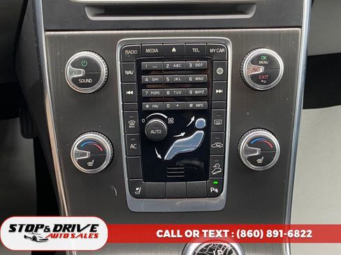 Used 2016 Volvo V60 T5 Cross Country image 12