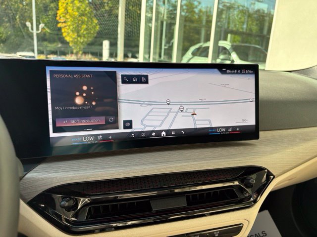 Certified 2025 BMW 330i xDrive Sedan w/ Premium Package AWD/4WD image 15