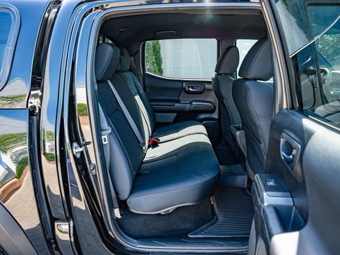 Used 2019 Toyota Tacoma TRD Off-Road AWD/4WD image 36
