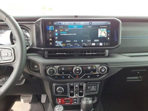 Used 2025 Jeep Wrangler Unlimited Rubicon 4xe AWD/4WD image 10