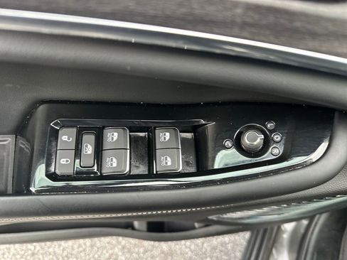 Used 2022 Jeep Grand Cherokee L Overland w/ Advanced Protech Group III image 31