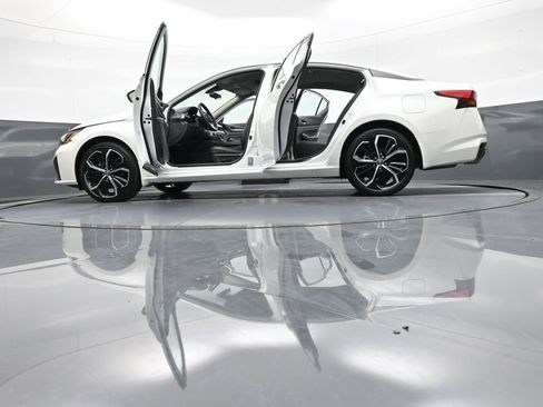 Used 2024 Nissan Altima 2.5 SR image 47