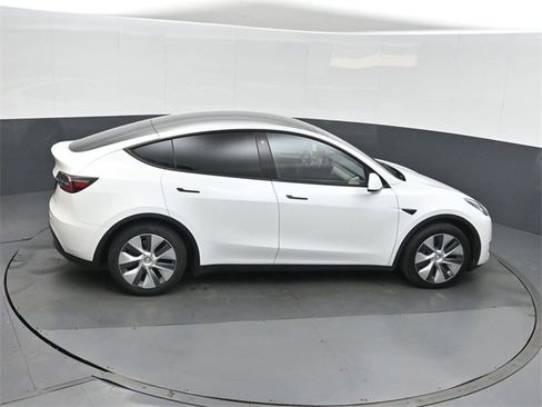 Used 2023 Tesla Model Y Long Range image 27