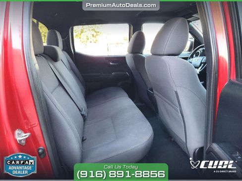 Used 2017 Toyota Tacoma TRD Off-Road image 15