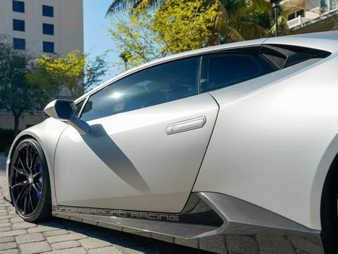 Used 2020 Lamborghini Huracan EVO image 18