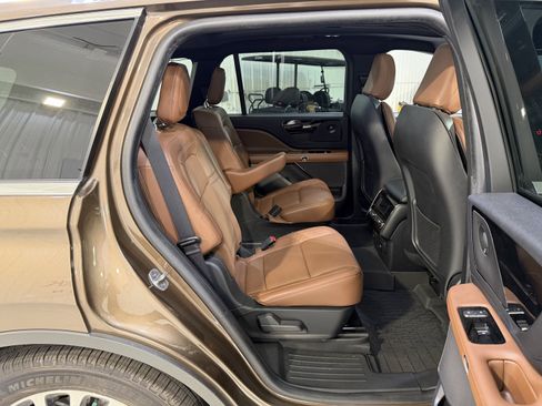 Used 2022 Lincoln Aviator Reserve w/ Equipment Group 201A image 14